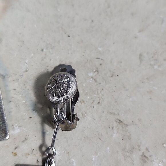 Funky Vintage Earrings Clip~on - Picture 4 of 6